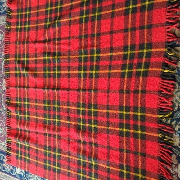 Faribo Vintage red plaid throw  Fluff Loomed square tartan Plaid Stadium blanket - Picture 2 of 9